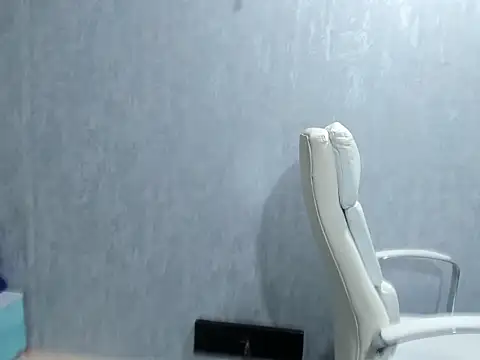 Snapshot of emilyvondark chatting on 03.11.26 emilyvondark online show from 03.11.26