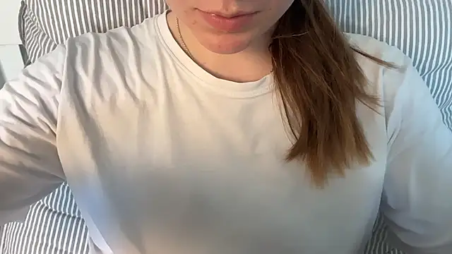 Snapshot of Lucyschickt chatting on 06.26.26 Lucyschickt online show from 06.26.26