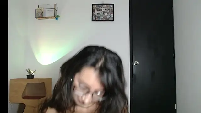 Snapshot of elizabethruss1 chatting on 05.16.26 elizabethruss1 online show from 05.16.26