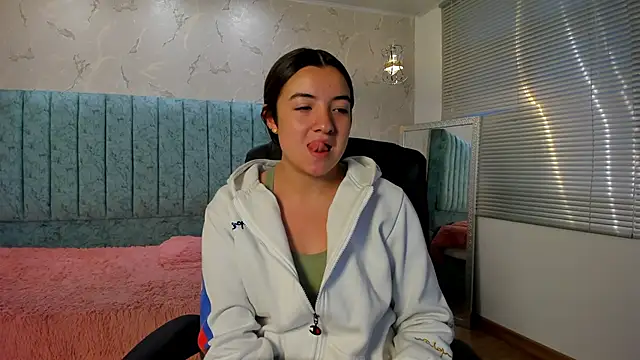 Snapshot of Tara_Parker chatting on 02.14.26 Tara Parker online show from 02.14.26