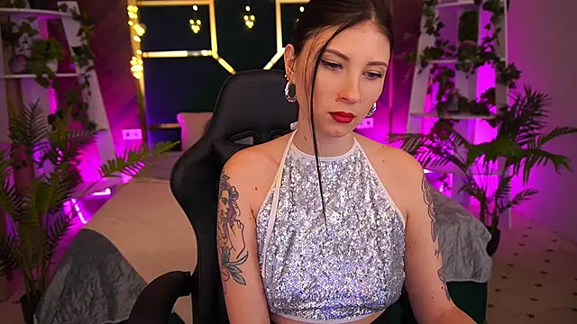 Snapshot of LunaaMay chatting on 02.13.26 LunaaMay online show from 02.13.26