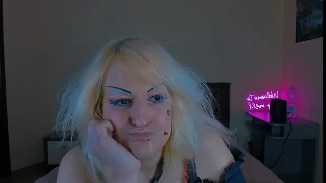 Snapshot of hannah_kitty_punk chatting on 04.11.26 hannah kitty punk online show from 04.11.26