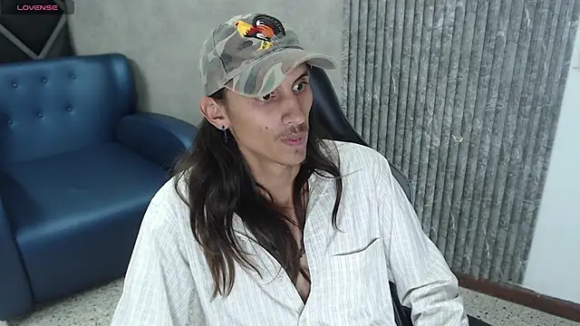 Snapshot of Noha-Smith chatting on 02.10.26 Noha-Smith online show from 02.10.26