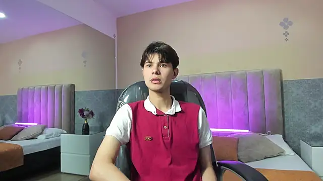 Snapshot of Derek_Sinn chatting on 03.10.26 Derek Sinn online show from 03.10.26