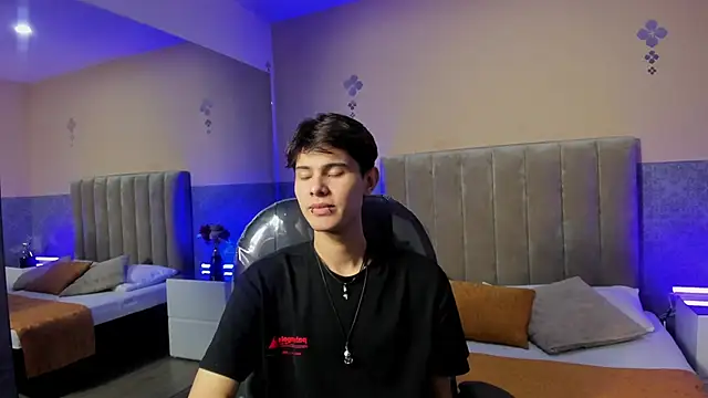 Snapshot of Derek_Sinn chatting on 03.12.26 Derek Sinn online show from 03.12.26