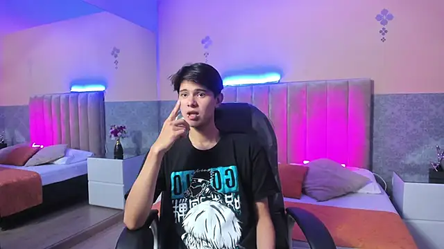 Snapshot of Derek_Sinn chatting on 03.17.26 Derek Sinn online show from 03.17.26