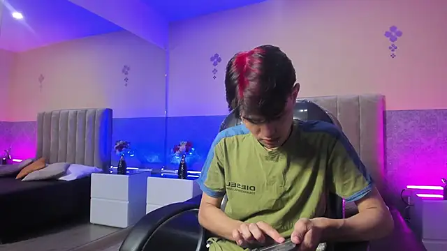 Snapshot of Derek_Sinn chatting on 03.29.26 Derek Sinn online show from 03.29.26