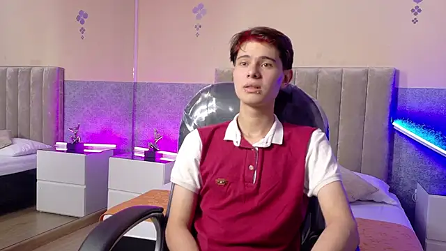 Snapshot of Derek_Sinn chatting on 04.03.26 Derek Sinn online show from 04.03.26