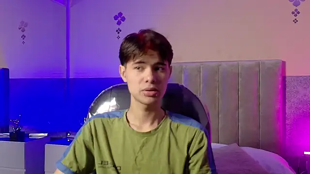 Snapshot of Derek_Sinn chatting on 04.05.26 Derek Sinn online show from 04.05.26