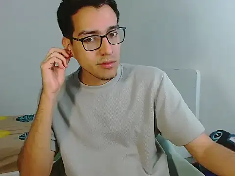 Snapshot of NickFin chatting on 04.25.26 NickFin online show from 04.25.26