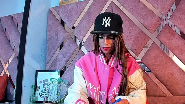 MeghanQueen   online show from 04.16.26