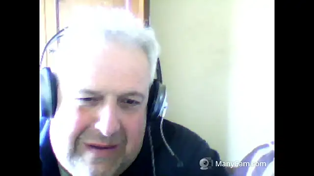 Snapshot of swichcassanesi chatting on 02.21.26 swichcassanesi online show from 02.21.26