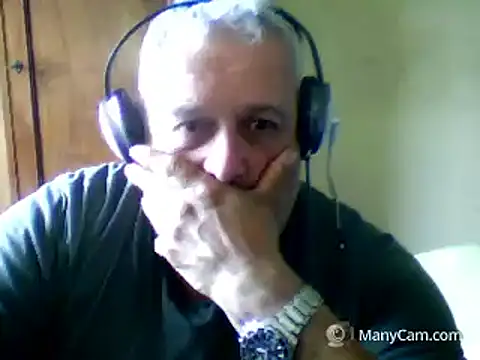 Snapshot of swichcassanesi chatting on 04.19.26 swichcassanesi online show from 04.19.26
