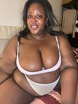 Snapshot of BouncyBBW chatting on 07.25.26 BouncyBBW online show from 07.25.26