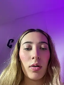 Snapshot of kloe__t18 chatting on 06.05.26 kloe t18 online show from 06.05.26