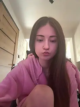 Snapshot of karlaluuvv chatting on 03.18.26 karlaluuvv online show from 03.18.26