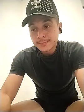 Snapshot of Reuss25 chatting on 04.21.26 Reuss25 online show from 04.21.26