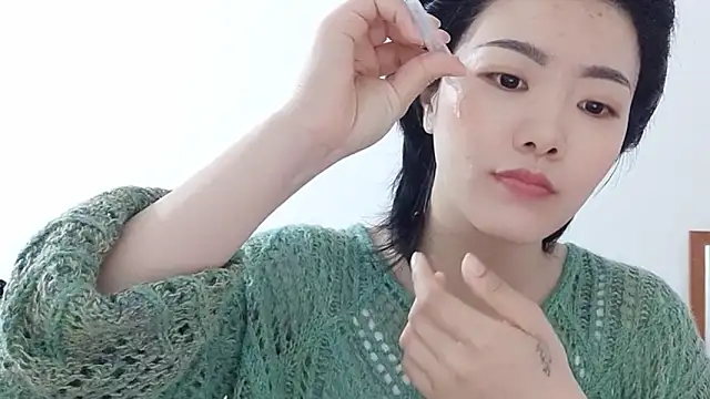 Snapshot of Nikishine chatting on 03.26.26 Nikishine online show from 03.26.26