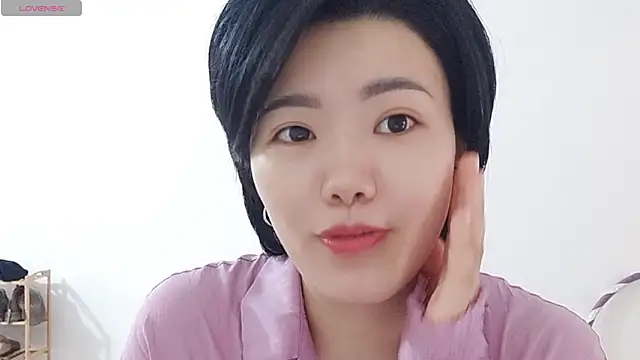Snapshot of Nikishine chatting on 04.17.26 Nikishine online show from 04.17.26