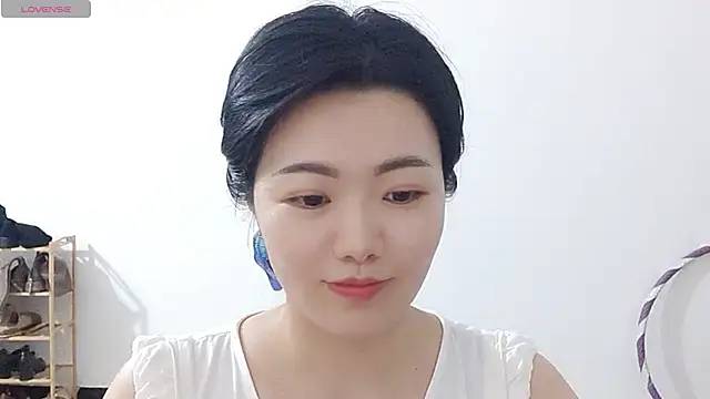 Snapshot of Nikishine chatting on 04.19.26 Nikishine online show from 04.19.26