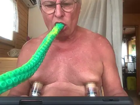 Snapshot of Korni1960 chatting on 04.10.26 Korni1960 online show from 04.10.26