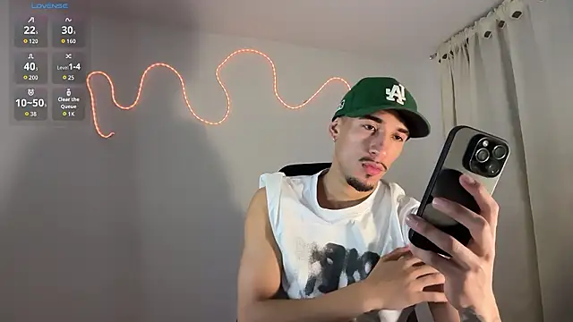 Snapshot of rafael_stone11 chatting on 02.15.26 rafael stone11 online show from 02.15.26