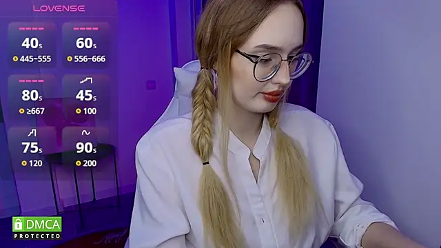 Snapshot of AdeLuna chatting on 02.18.26 AdeLuna online show from 02.18.26