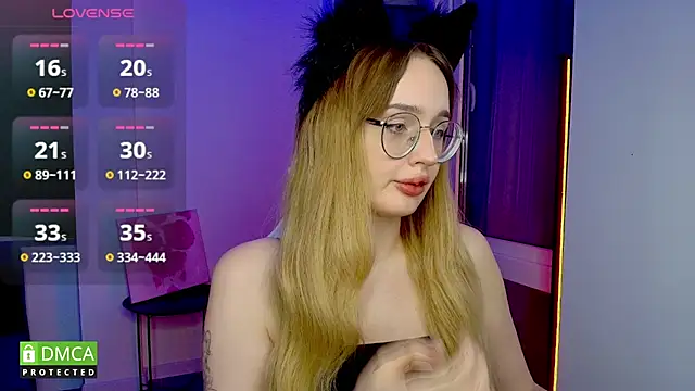 Snapshot of AdeLuna chatting on 02.21.26 AdeLuna online show from 02.21.26