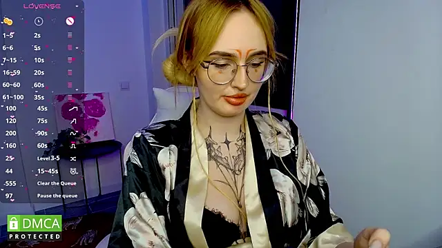 Snapshot of AdeLuna chatting on 06.03.26 AdeLuna online show from 06.03.26