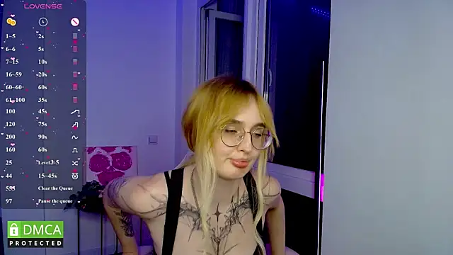 Snapshot of AdeLuna chatting on 06.04.26 AdeLuna online show from 06.04.26