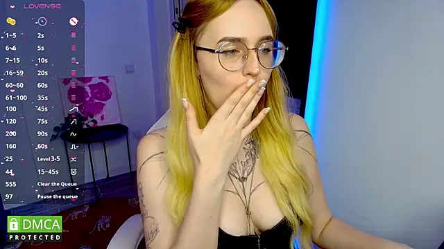 Snapshot of AdeLuna chatting on 06.05.26 AdeLuna online show from 06.05.26