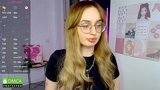 Snapshot of AdeLuna chatting on 06.11.26 AdeLuna online show from 06.11.26