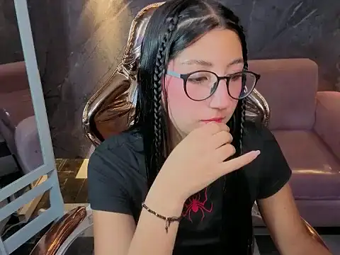 Snapshot of Sophie_jones_b chatting on 02.04.26 Sophie jones b online show from 02.04.26