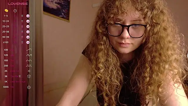 Snapshot of Milounee chatting on 02.28.26 Milounee online show from 02.28.26