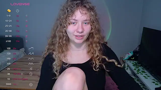 Snapshot of Milounee chatting on 06.01.26 Milounee online show from 06.01.26