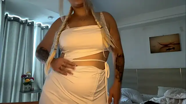 LuxureMia online show from 02.15.26