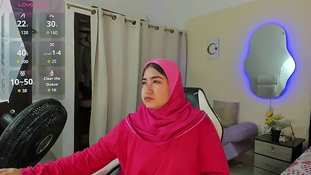 Snapshot of SamiraAwada chatting on 04.17.26 SamiraAwada online show from 04.17.26