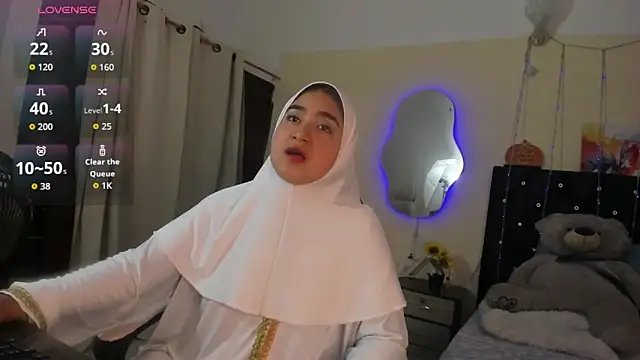 Snapshot of SamiraAwada chatting on 04.23.26 SamiraAwada online show from 04.23.26