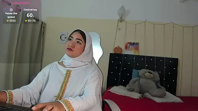 Snapshot of SamiraAwada chatting on 05.13.26 SamiraAwada online show from 05.13.26