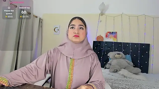 Snapshot of SamiraAwada chatting on 05.16.26 SamiraAwada online show from 05.16.26