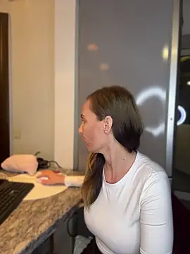 DivineAmely online show from 04.14.26