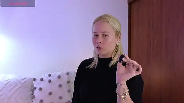 zoee  sweet online show from 04.13.26