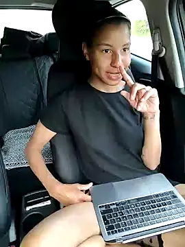 YaraEstelle online show from 04.28.26