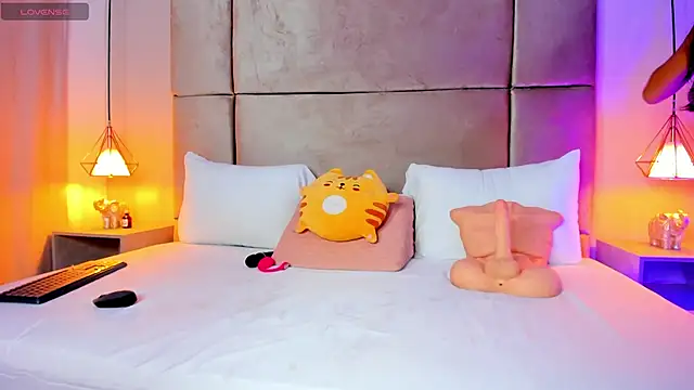 Zafiro11  online show from 02.23.26