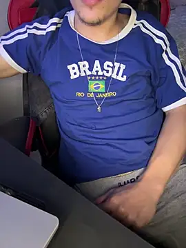 Snapshot of hungtwinkBR chatting on 02.15.26 hungtwinkBR online show from 02.15.26