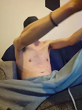 AERIALCLOVER online show from 04.17.26