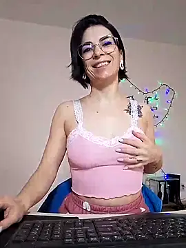 Snapshot of emacandy chatting on 04.01.26 emacandy online show from 04.01.26