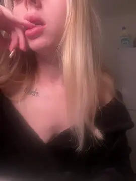 Snapshot of Blonde_CassieXX chatting on 02.11.26 Blonde CassieXX online show from 02.11.26