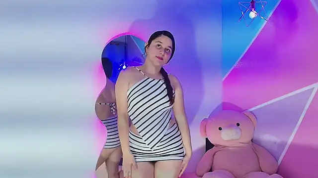 Snapshot of whitney_brown_ chatting on 02.12.26 whitney brown online show from 02.12.26