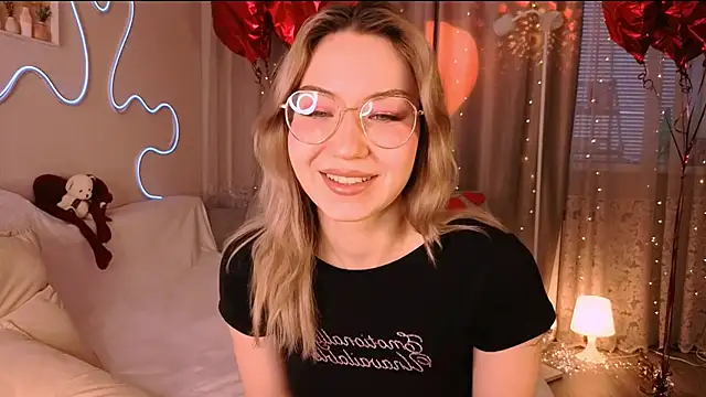 Snapshot of lusciousslily chatting on 02.27.26 lusciousslily online show from 02.27.26